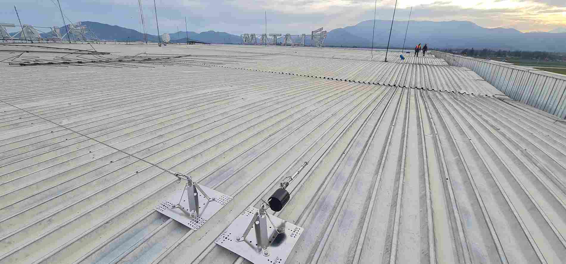 líneas de vida horizontales sobre techumbre 