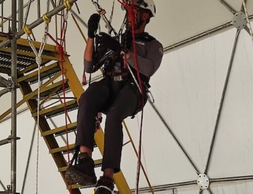 Por qué la práctica en escenarios reales marca la diferencia en la capacitación en altura